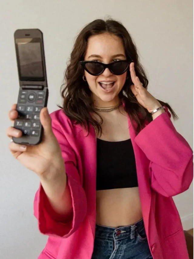 Why Gen Z is Moving to Dumb Phones (And Why You Should Too)